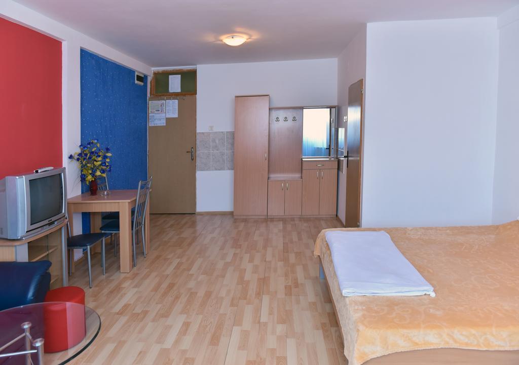 Hostel Milkaza Novi Sad Exterior foto