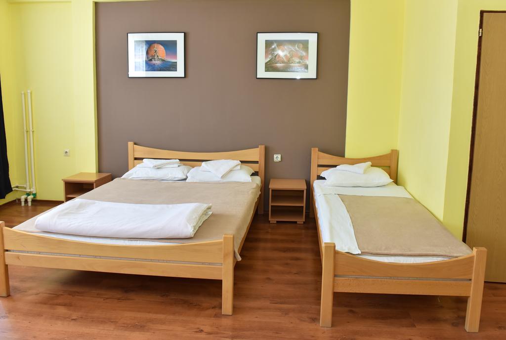 Hostel Milkaza Novi Sad Exterior foto