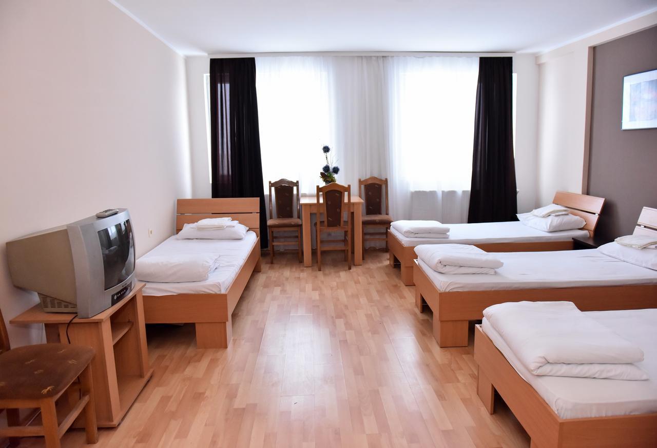Hostel Milkaza Novi Sad Exterior foto