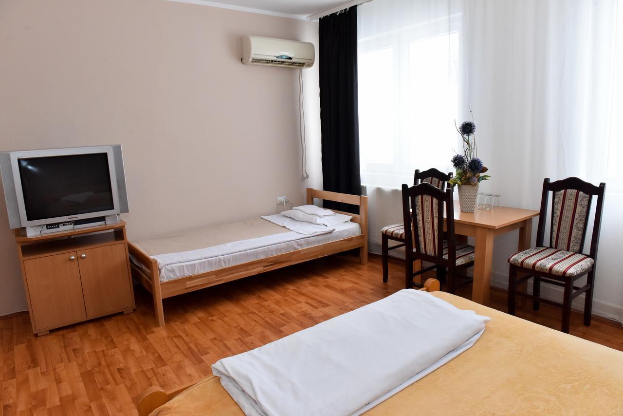 Hostel Milkaza Novi Sad Exterior foto