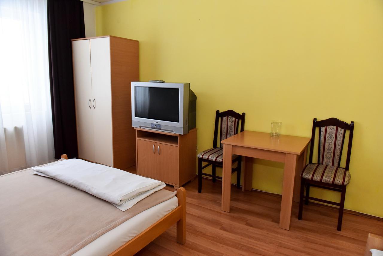 Hostel Milkaza Novi Sad Exterior foto