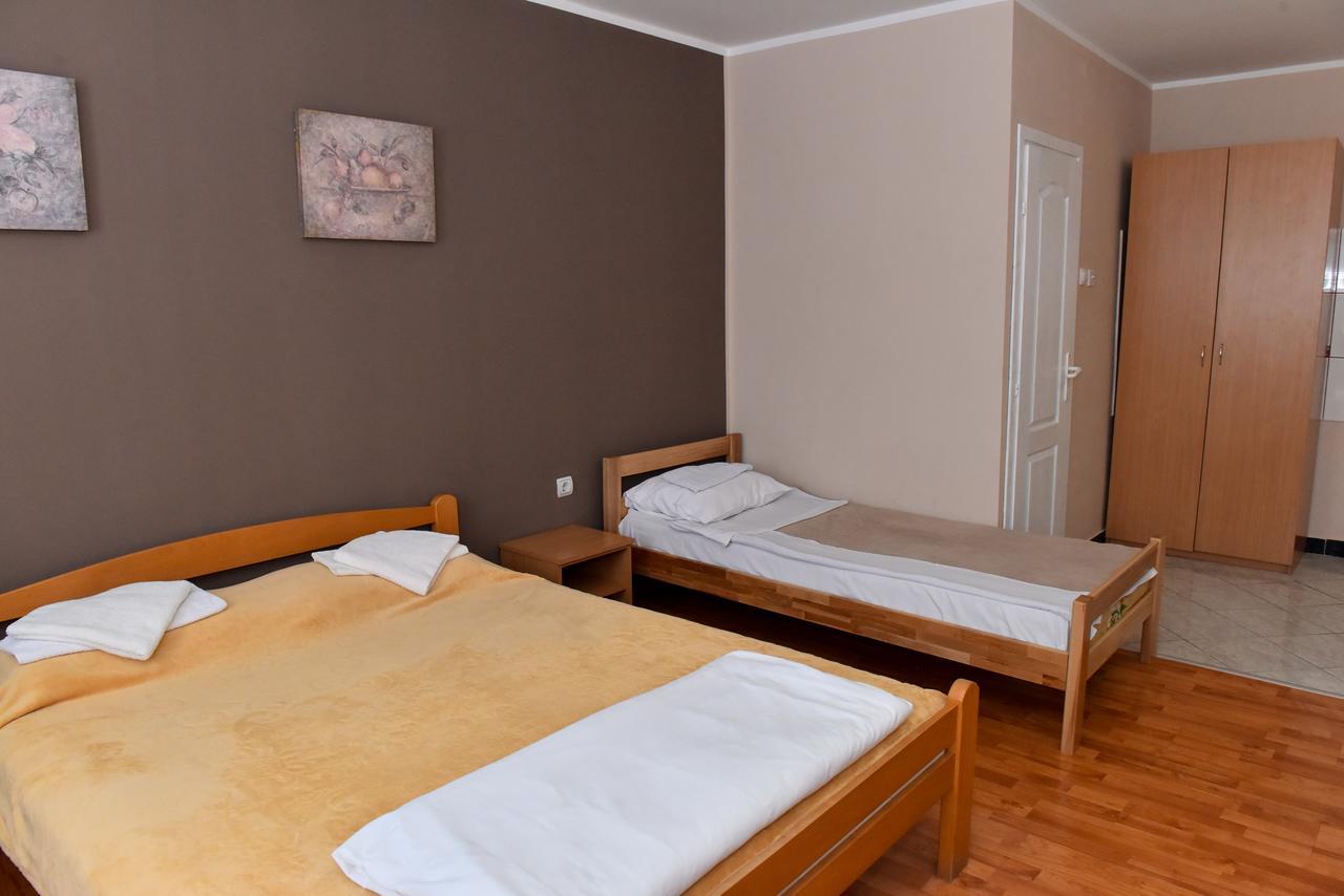 Hostel Milkaza Novi Sad Exterior foto