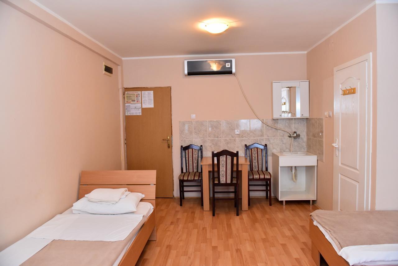 Hostel Milkaza Novi Sad Exterior foto