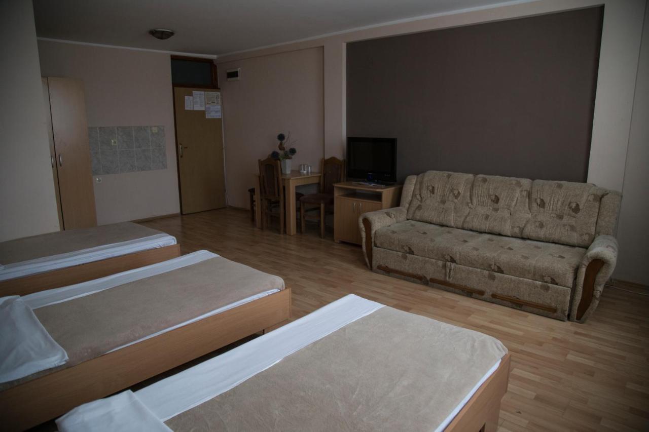 Hostel Milkaza Novi Sad Exterior foto